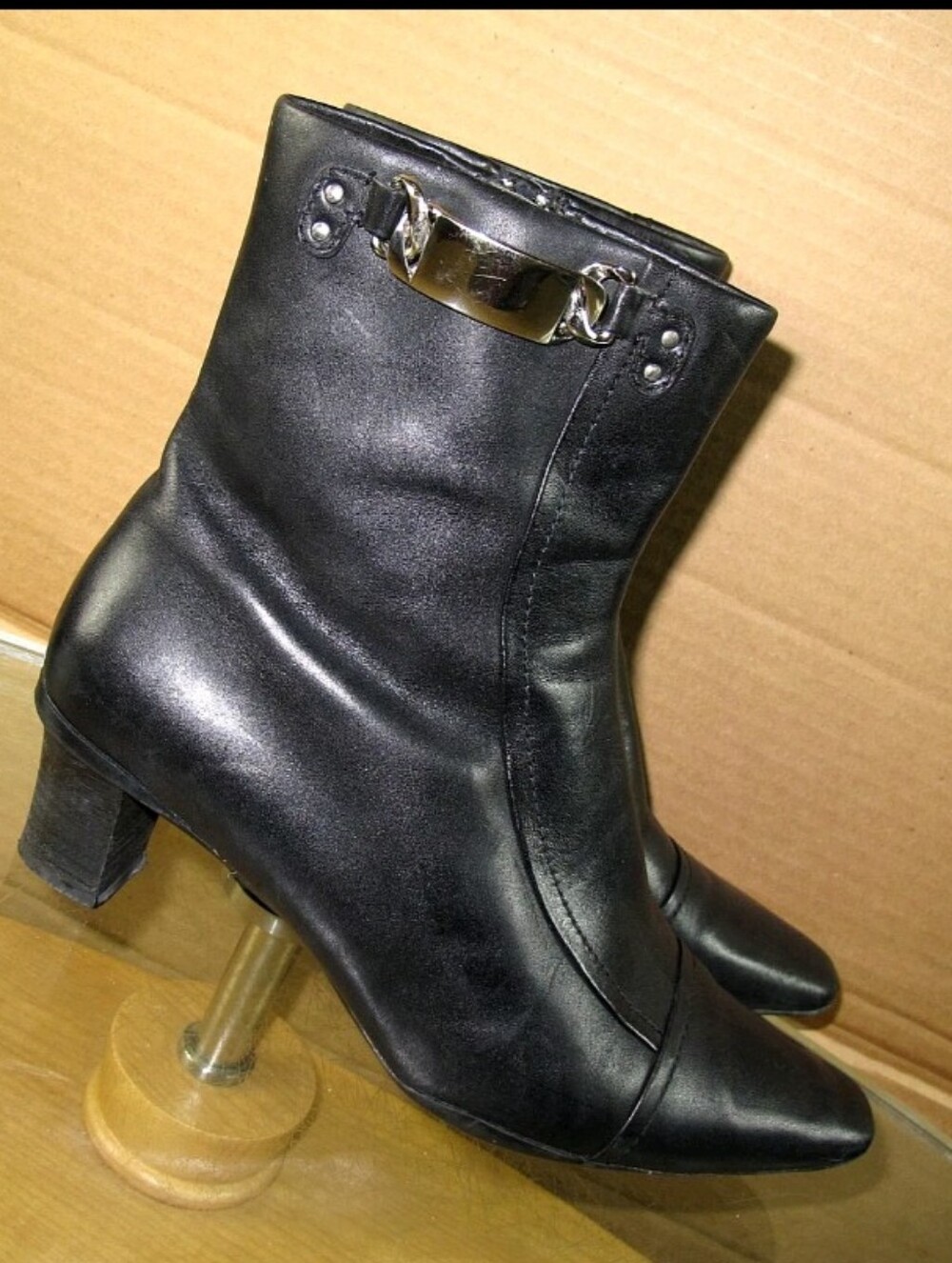 Apostrophe Women's Cap Toe Ankle Boots Genuine Black Leather Size 7.5 M